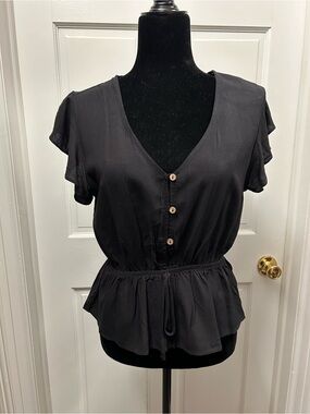 One clothing medium black top shirt blouse work casual button short sleeve vneck